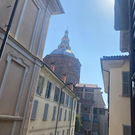 Centro Storico Davanti Al Duomo Di Apartman Pavia