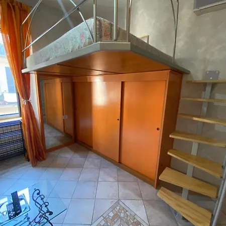 Centro Storico Davanti Al Duomo Di Apartman